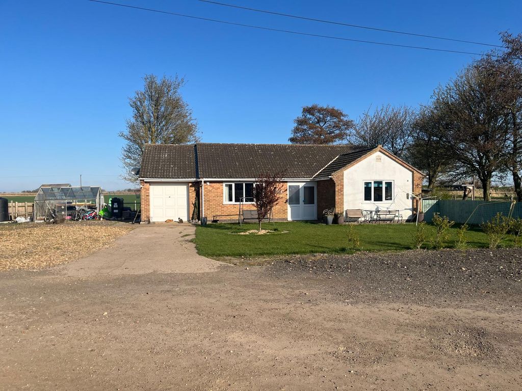 Property photo 1 of 11 Bungalow