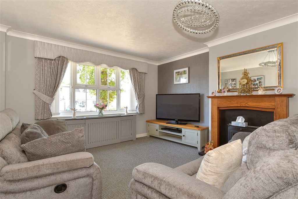 Property photo 1 of 12 Lounge