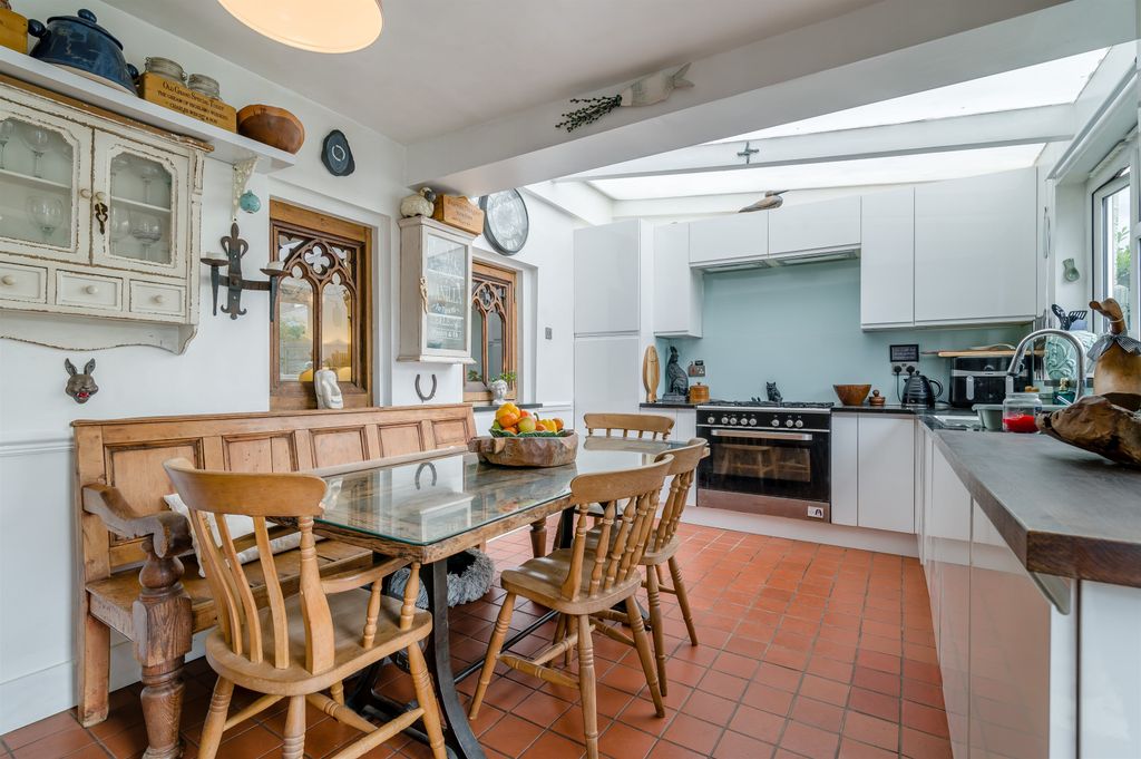 Property photo 2 of 26