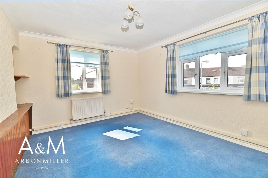 Property photo 2 of 10 4 (1).Jpg