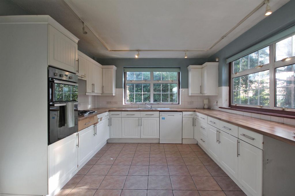 Property photo 3 of 15 Kitchen