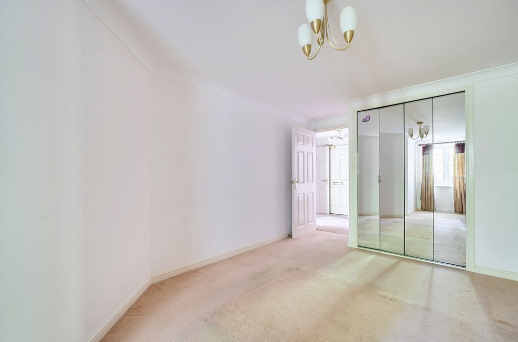 Additional image 5 of 1 bed flat for saleDunheved Road, Launceston, Cornwall PL15