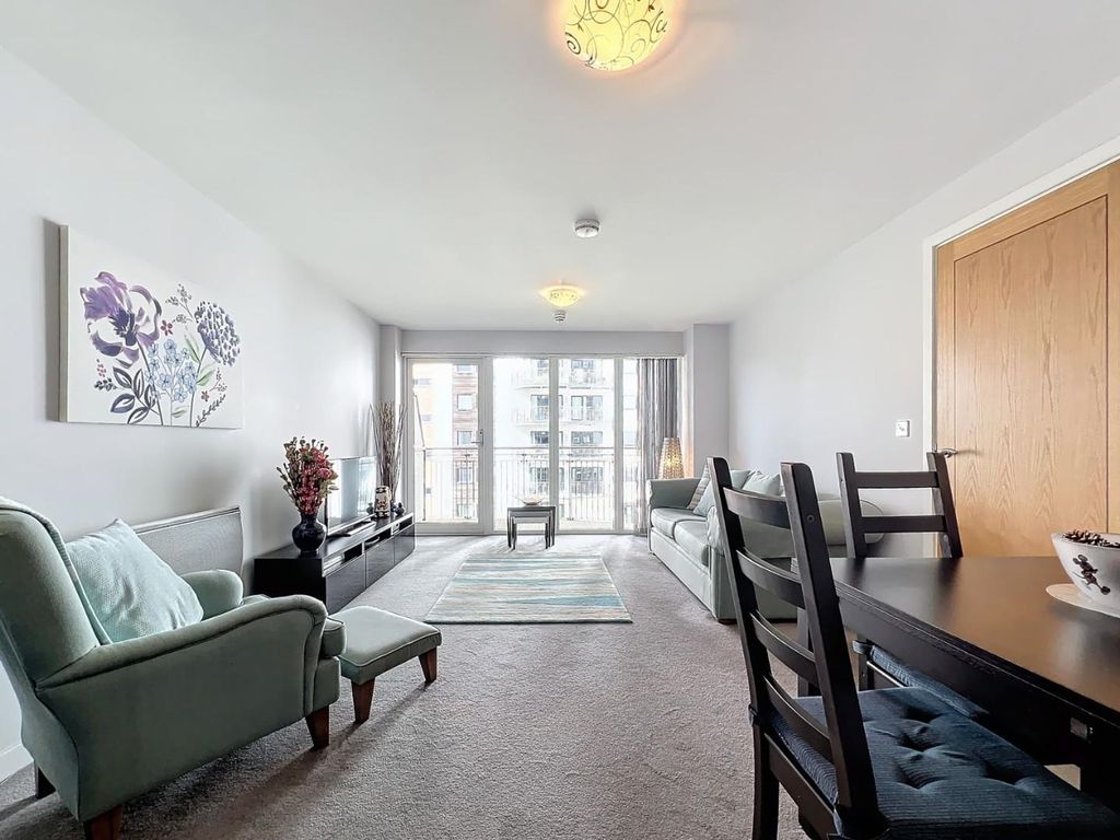 Property photo 2 of 25 Living Room