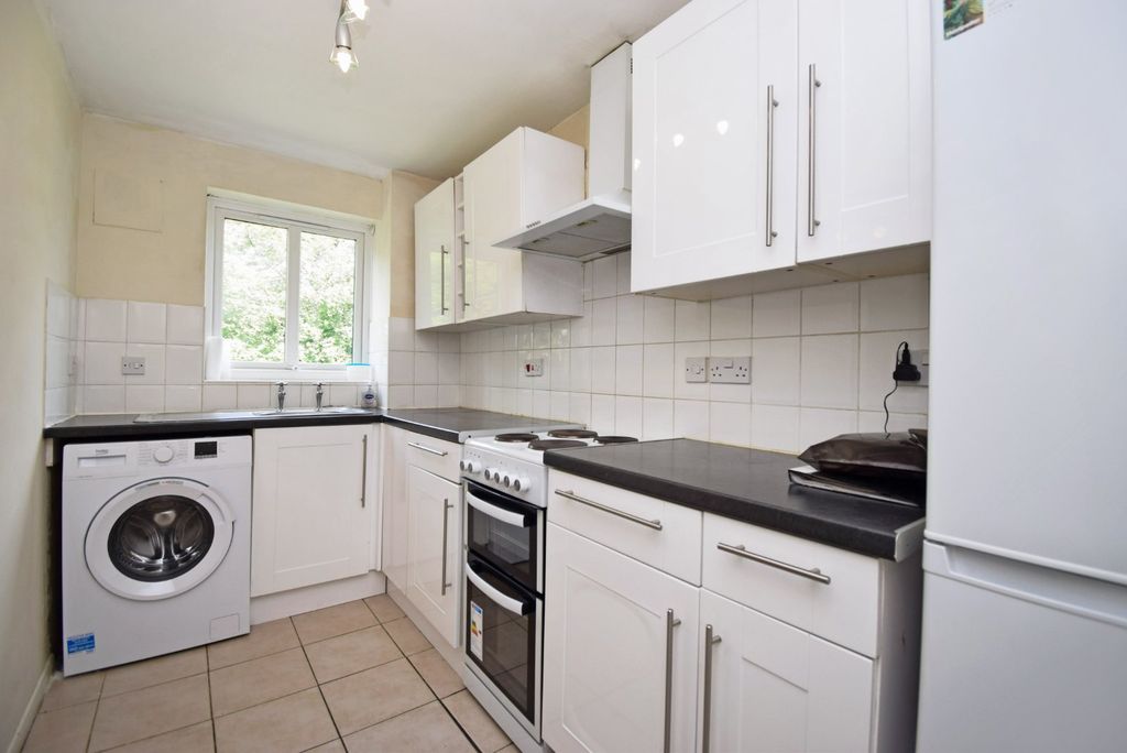 Property photo 3 of 7 Kitchen