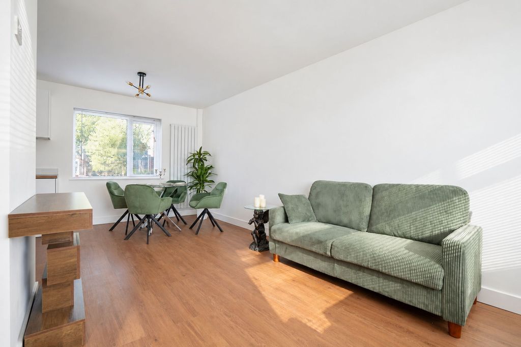 Property photo 2 of 11 Living Room