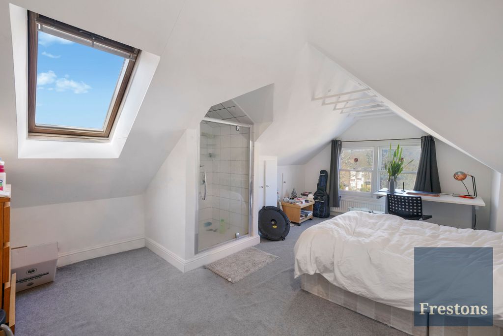 Property photo 3 of 43