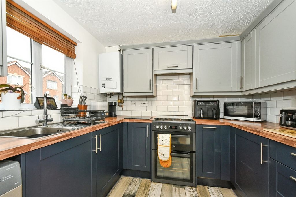 Property photo 2 of 17