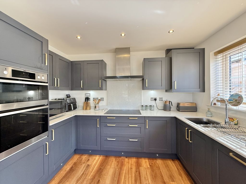 Property photo 3 of 25 Photo 7