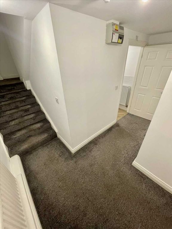 Property photo 2 of 6 Entrance Hall