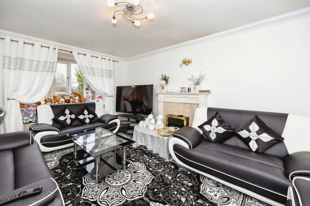 Property photo 3 of 14