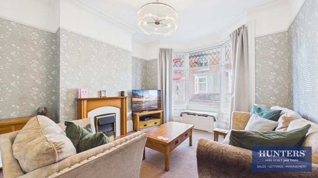 Property photo 3 of 17 Living Room