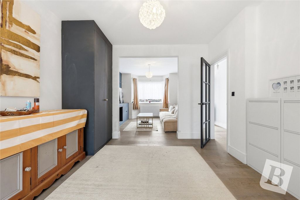 Property photo 3 of 18 Dining Area