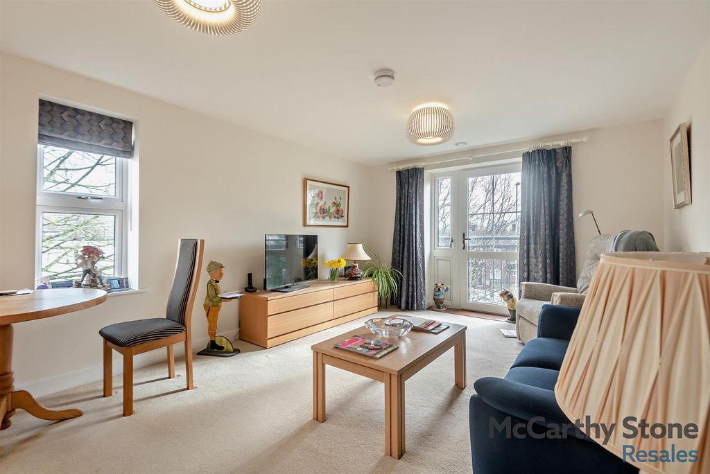 Property photo 2 of 18 8637744-Interior14-800.Jpg