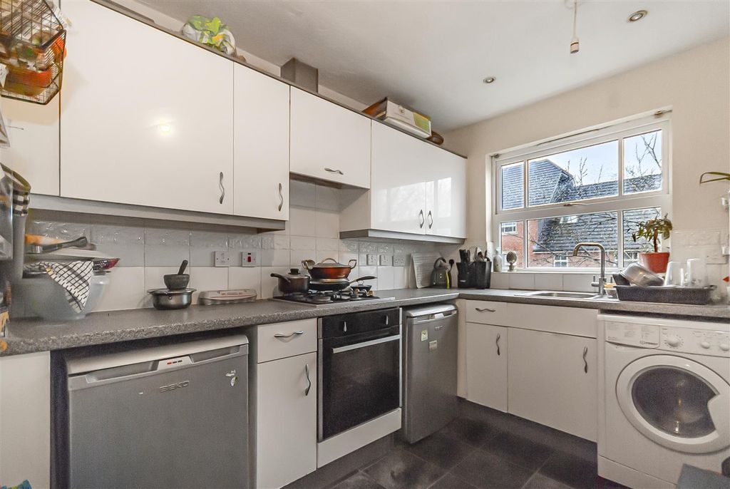 Property photo 2 of 9 Kitchen