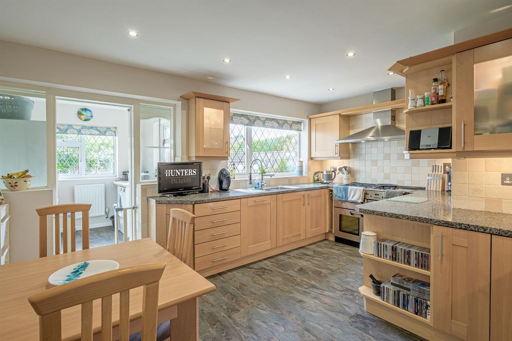 Property photo 2 of 37