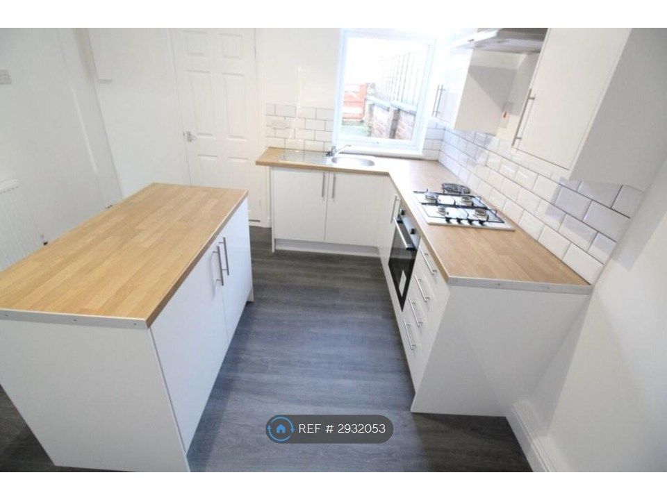 Property photo 1 of 7 Kitchen