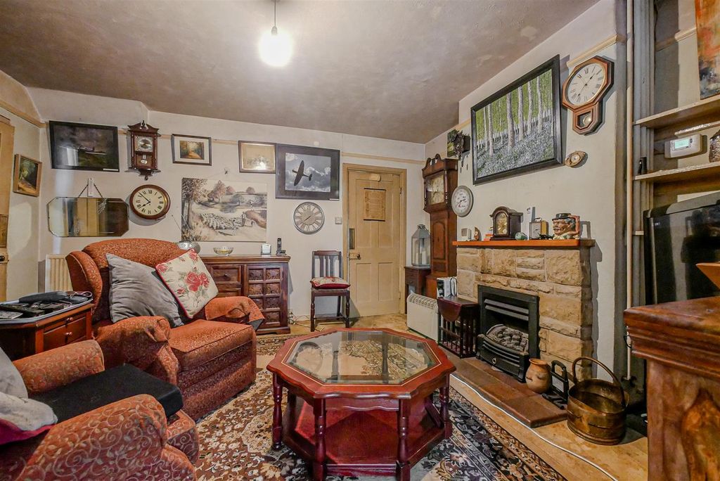 Property photo 3 of 7 Lounge