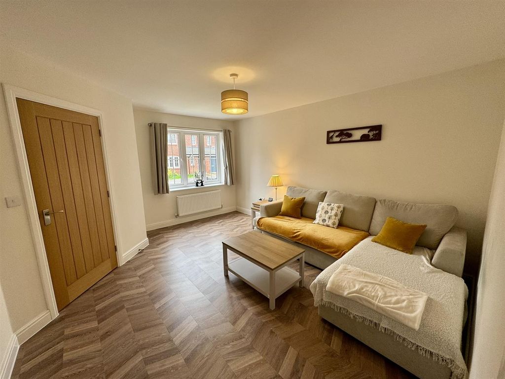 Property photo 2 of 21 Living Room (1/2)