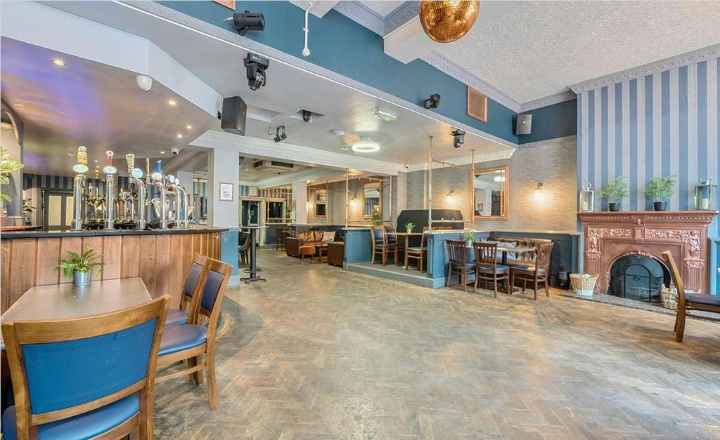 Property photo 3 of 6 Internal Image - Front Dinning 1- 35 Blagrave St.Jpg