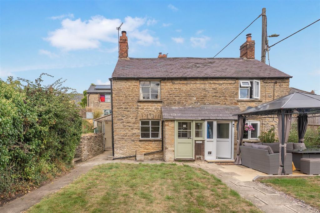 Property photo 1 of 15 11 Worton Road, Middle Barton-1.Jpg