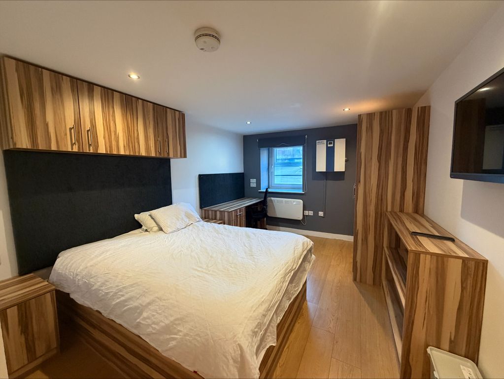 Property photo 1 of 6 Bedroom 1