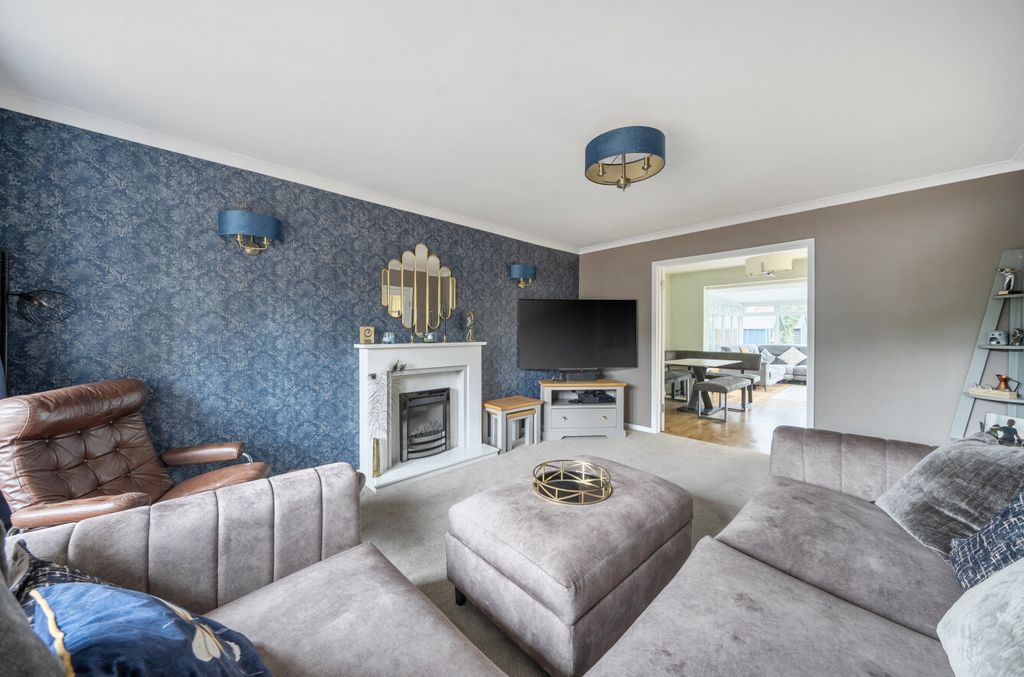 Property photo 3 of 25 1402256-11-697262...