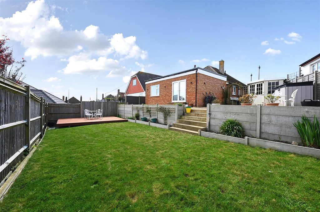 Property photo 3 of 20 Garden