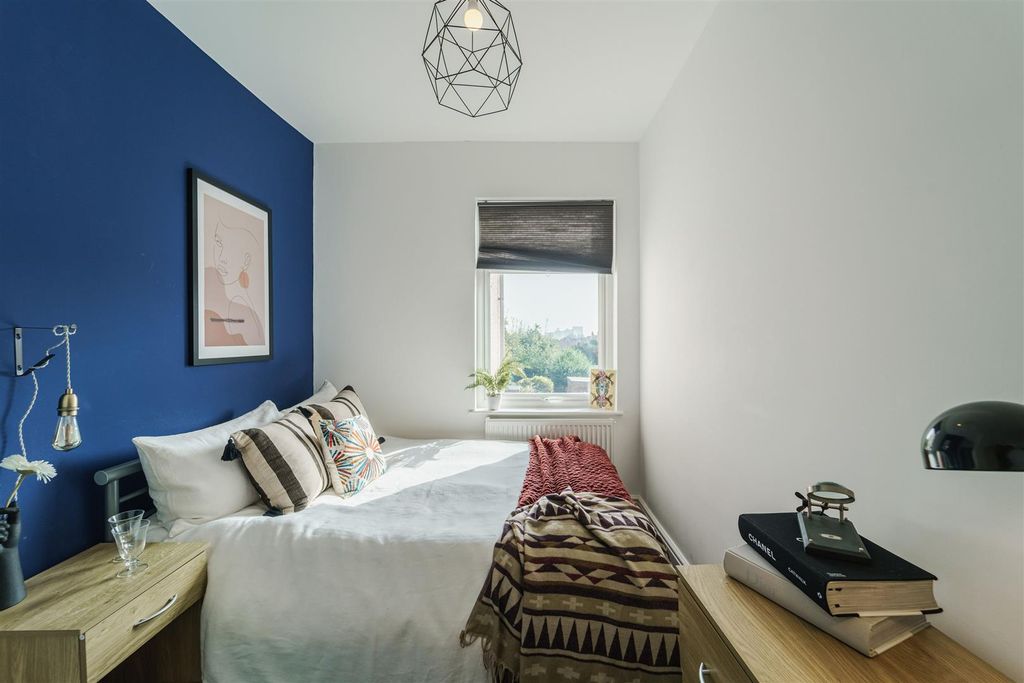 Property photo 3 of 11 021-A7R01082-Hdr.Jpg