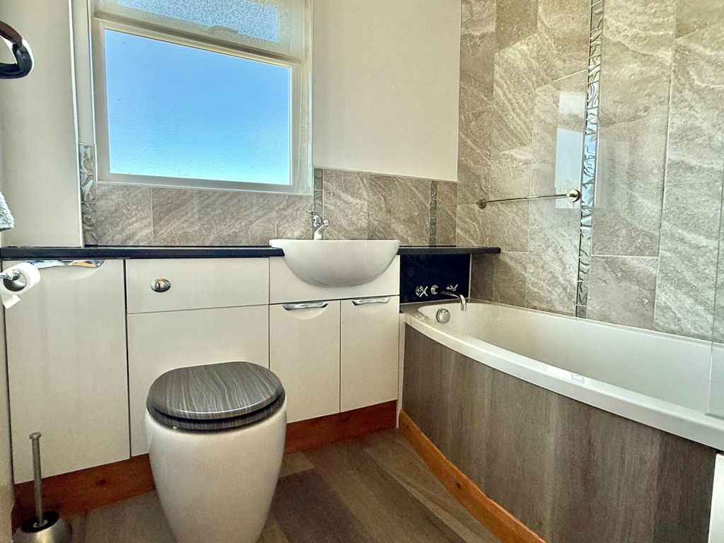 Property photo 3 of 10 c8c7B382-c9d2-4400-852A-F02Fffab4E6c