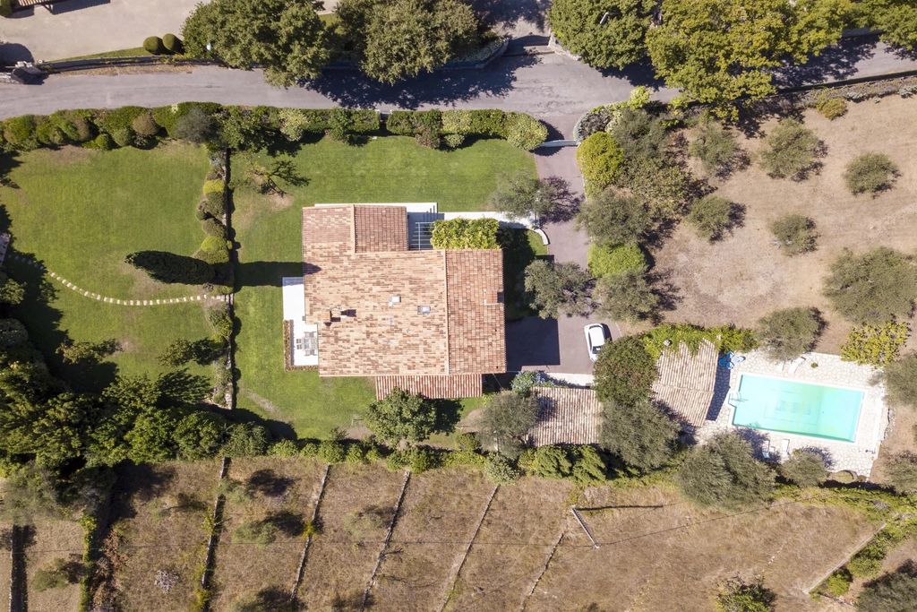 Property photo 3 of 32