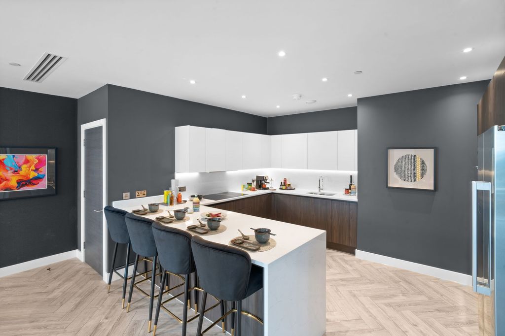 Property photo 2 of 34