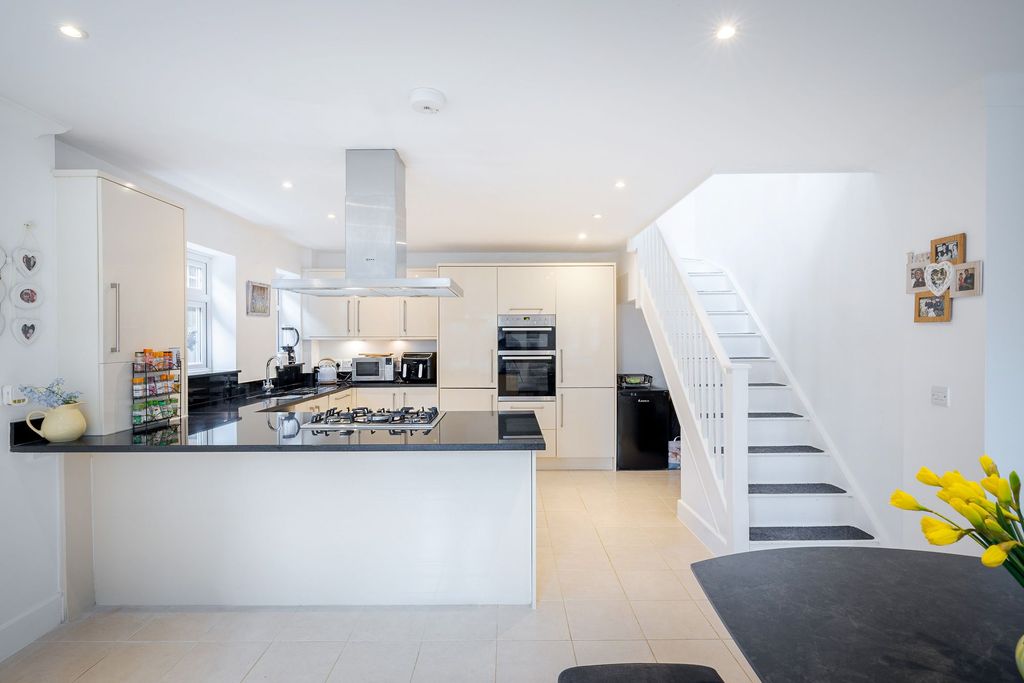 Property photo 2 of 22