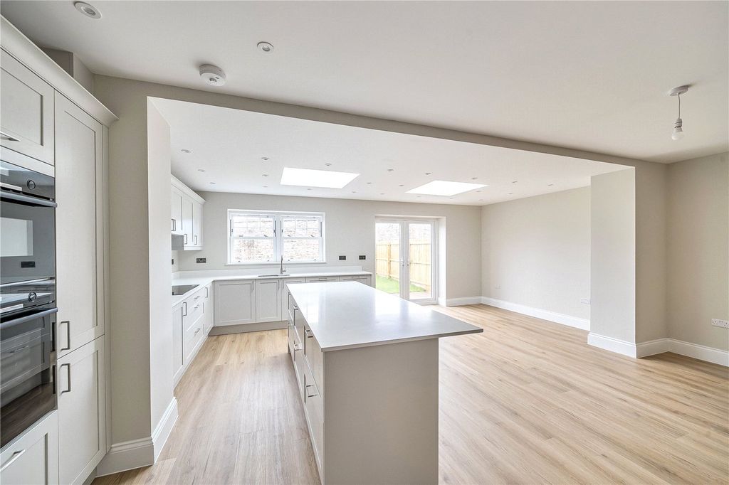 Property photo 3 of 27 Picture No. 30