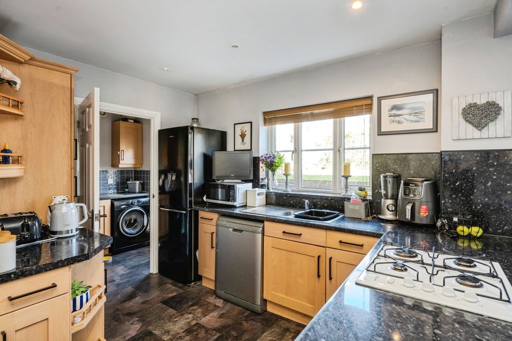 Property photo 3 of 17 Photo