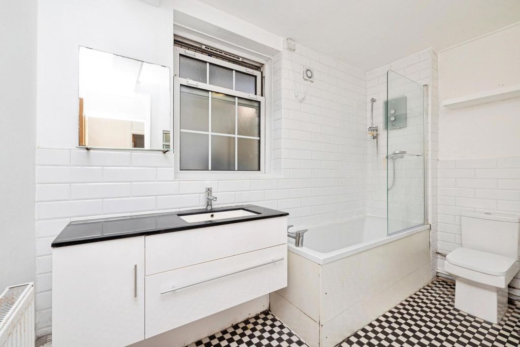 Property photo 3 of 16 Bathroom