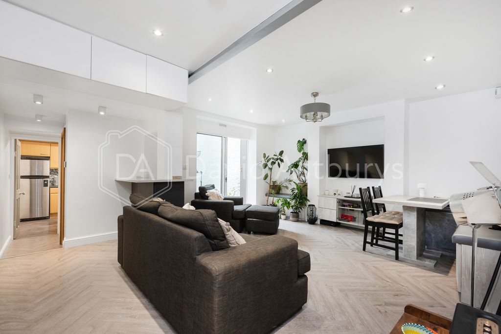 Property photo 1 of 11 0306202410_Daisl_Flat 1, 1 Westbourne Road _N7 8Ar