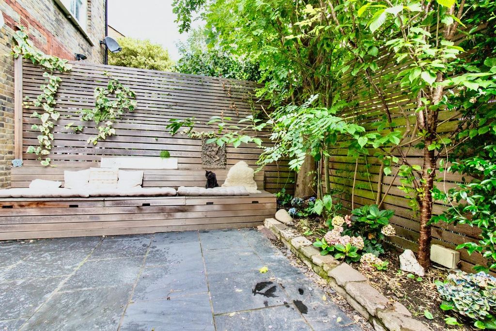 Property photo 2 of 17 Garden