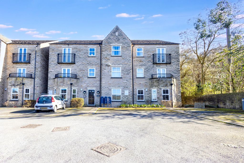 Property photo 1 of 7 Old School Gardens - Front Of Property