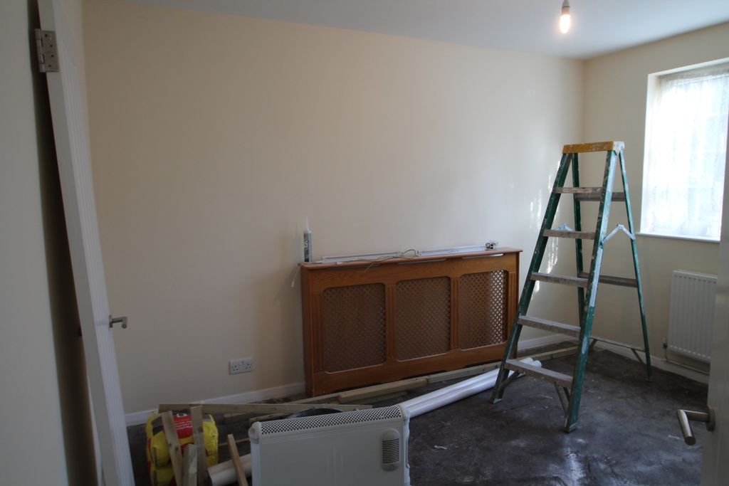 Property photo 2 of 7 Bedroom Under Refurbishment
