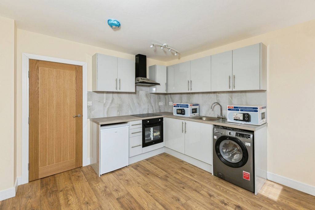 Property photo 2 of 12 Kitchen/Reception