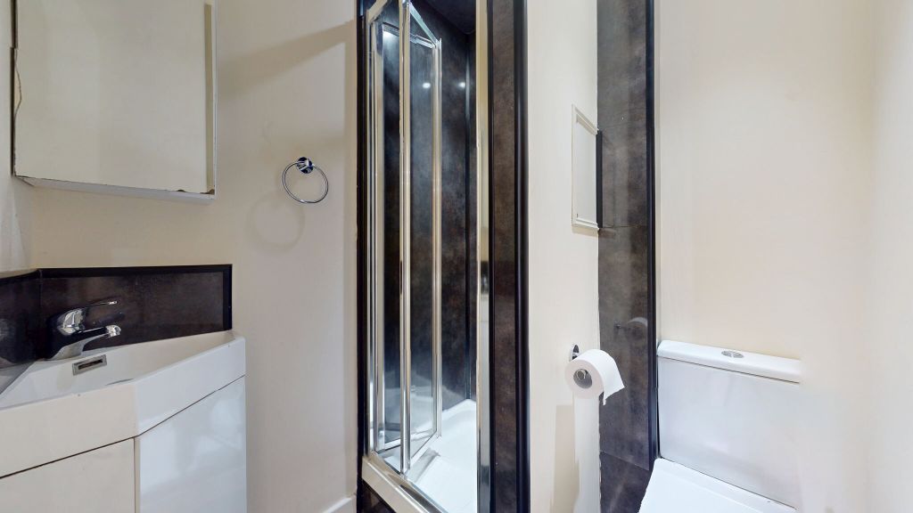 Property photo 3 of 8 Bathroom