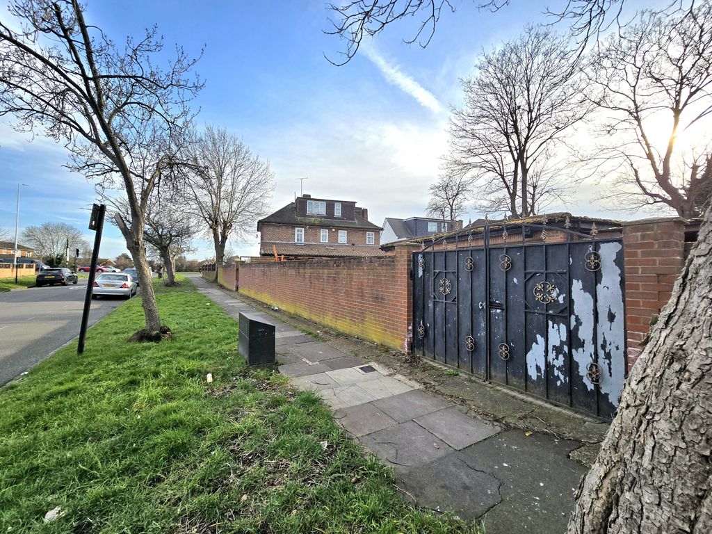 Additional image 41 of 7 bed detached house for saleGreat West Road, Hounslow, Greater London TW5