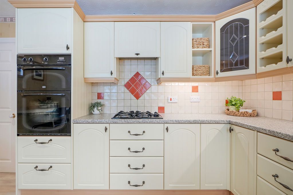 Property photo 3 of 28 Kitchen