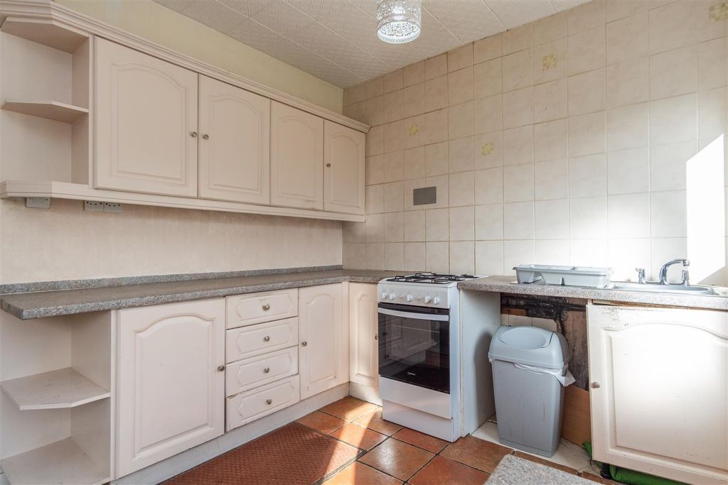 Property photo 3 of 15 Kitchen