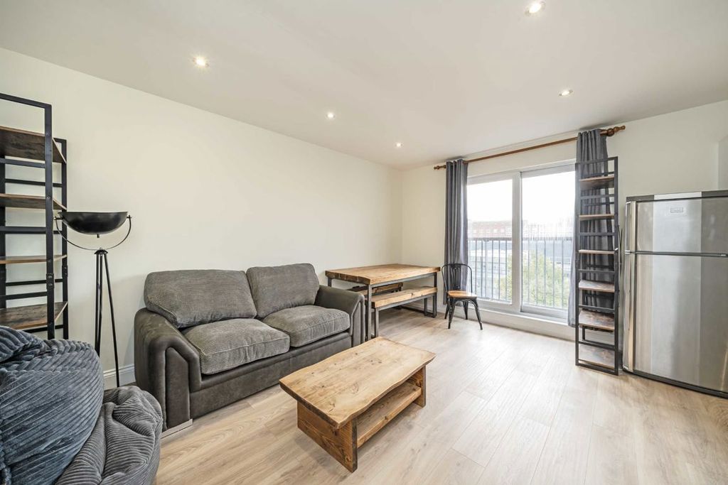 Property photo 2 of 6