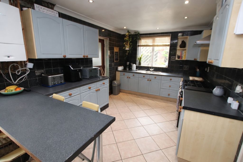 Property photo 3 of 19 Kitchen Diner Photo 1