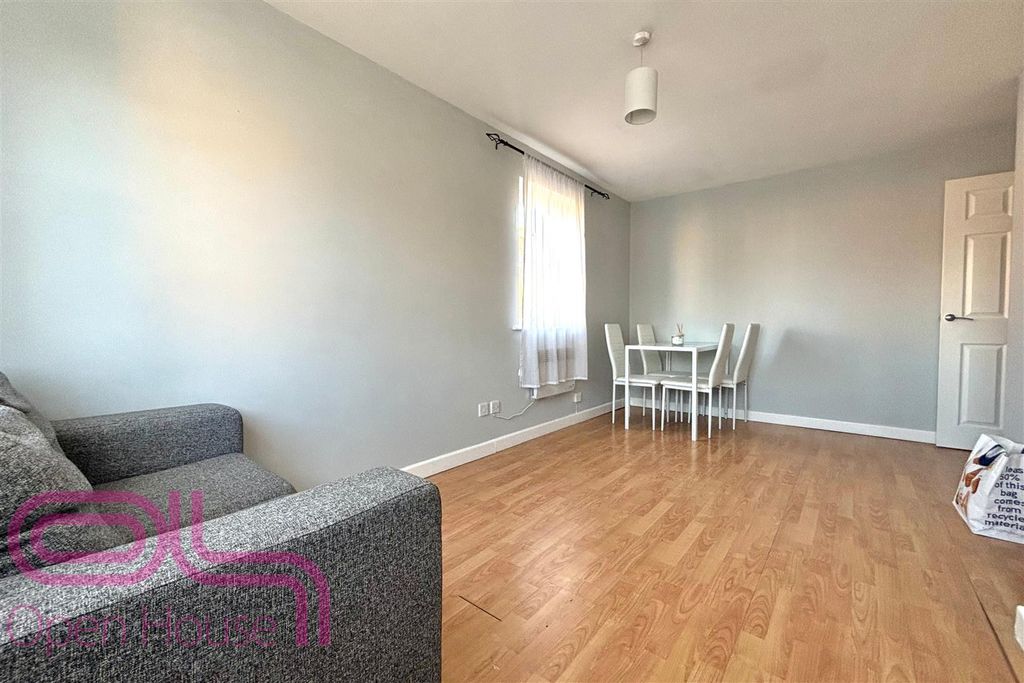 Property photo 2 of 7 Redford Close Reception 1.Jpg