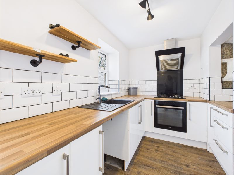 Property photo 3 of 10 Kitchen