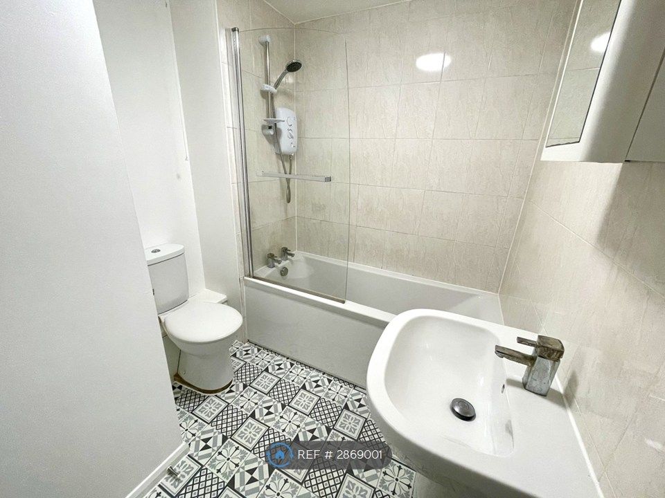 Property photo 3 of 7 Bathroom