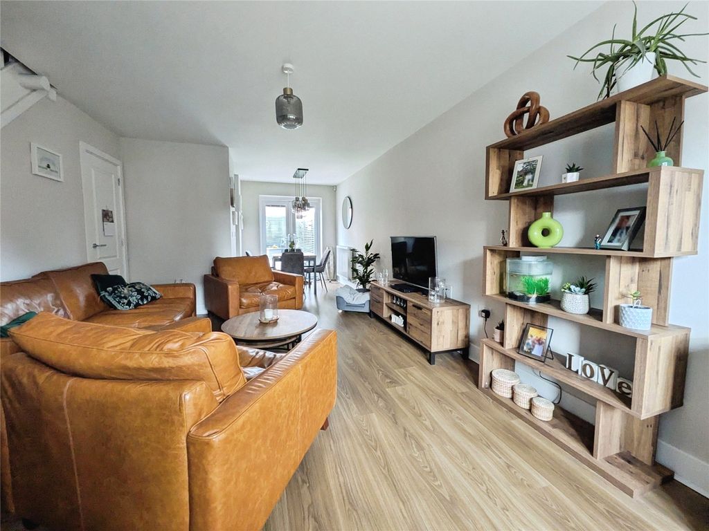 Property photo 2 of 13 Lounge